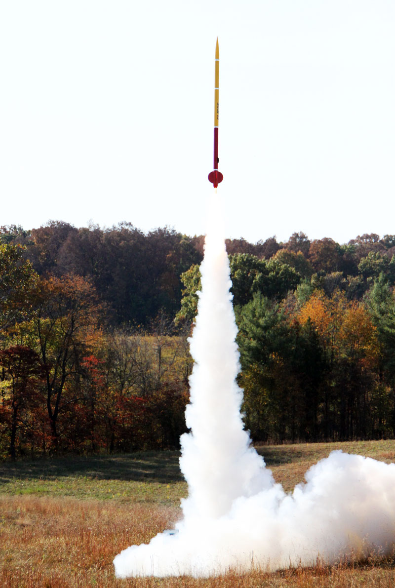 Launch of Giant Leap Elipse with an Aerotech J350W motor 