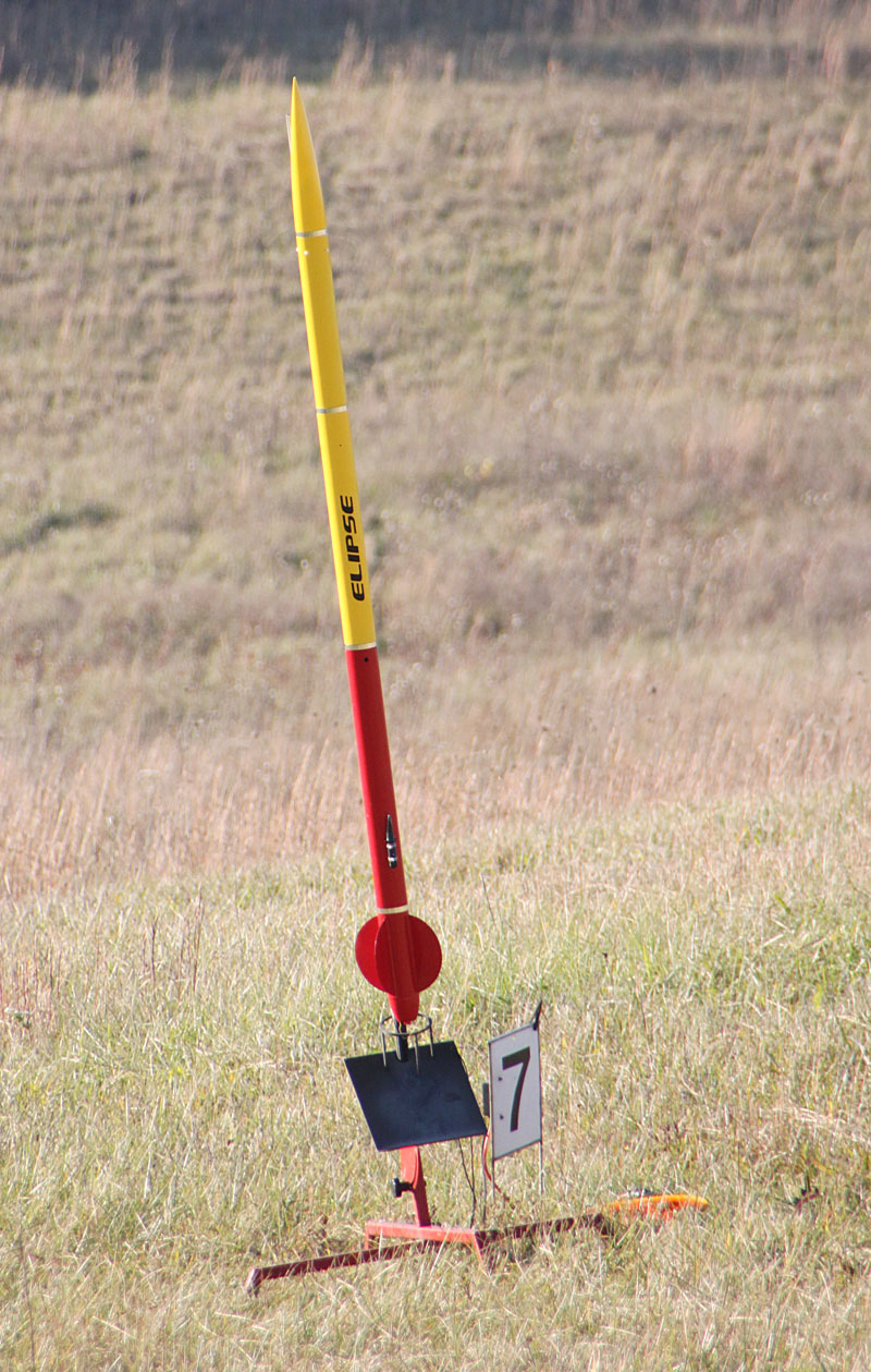 Flight of Giant Leap Elipse with an Aerotech I211W motor 
