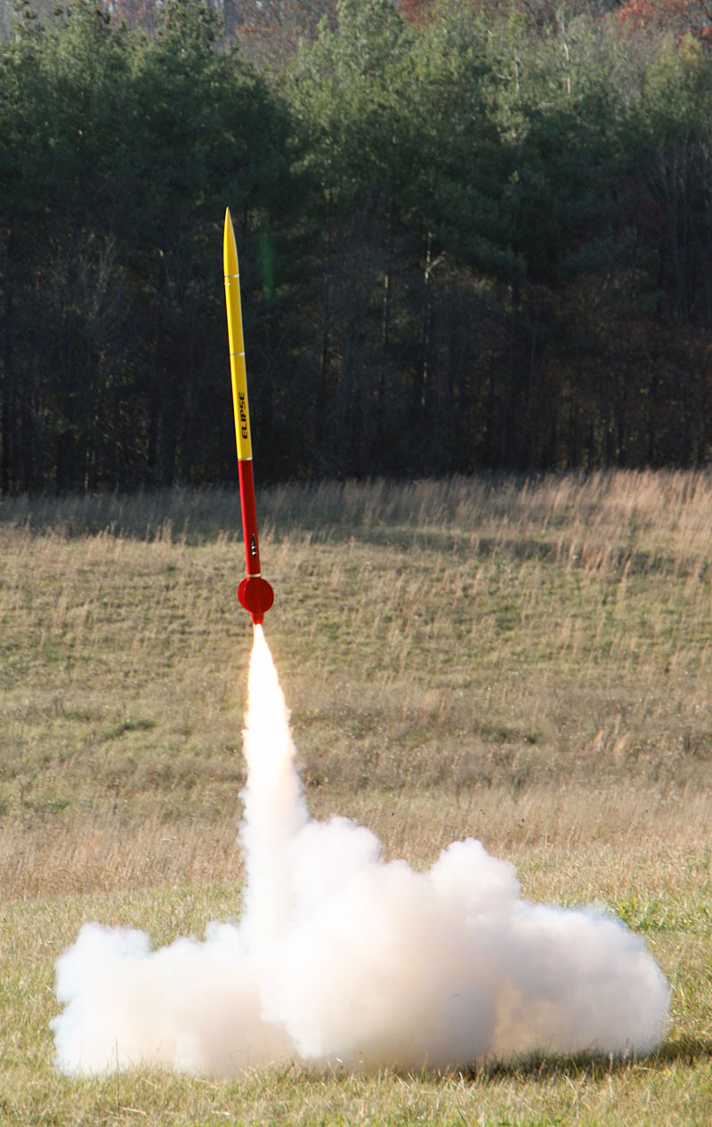 Flight of Giant Leap Elipse with an Aerotech I211W motor 