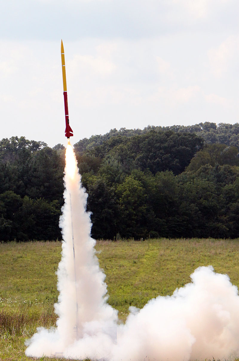 Launch of PML Small Endeavor with an Aerotech I211W motor 