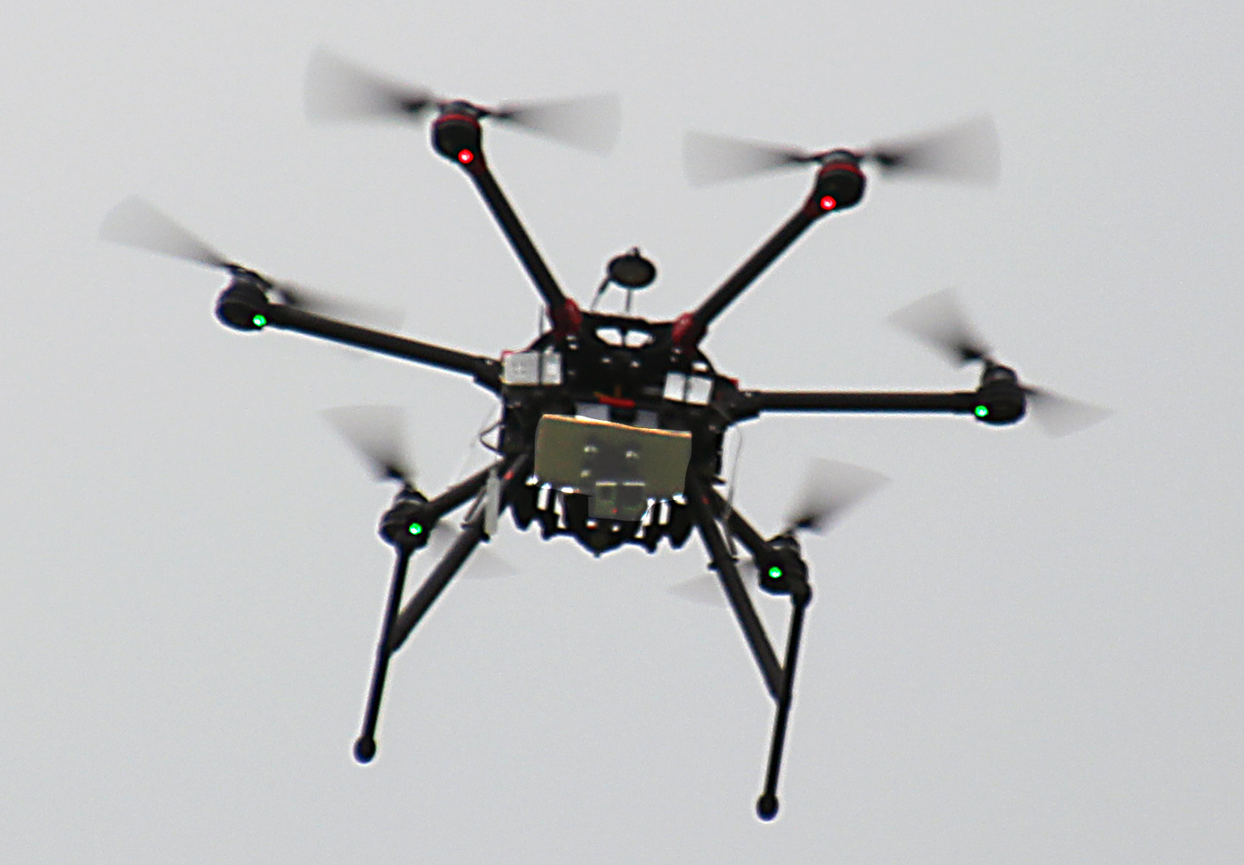 S900 hovering. 