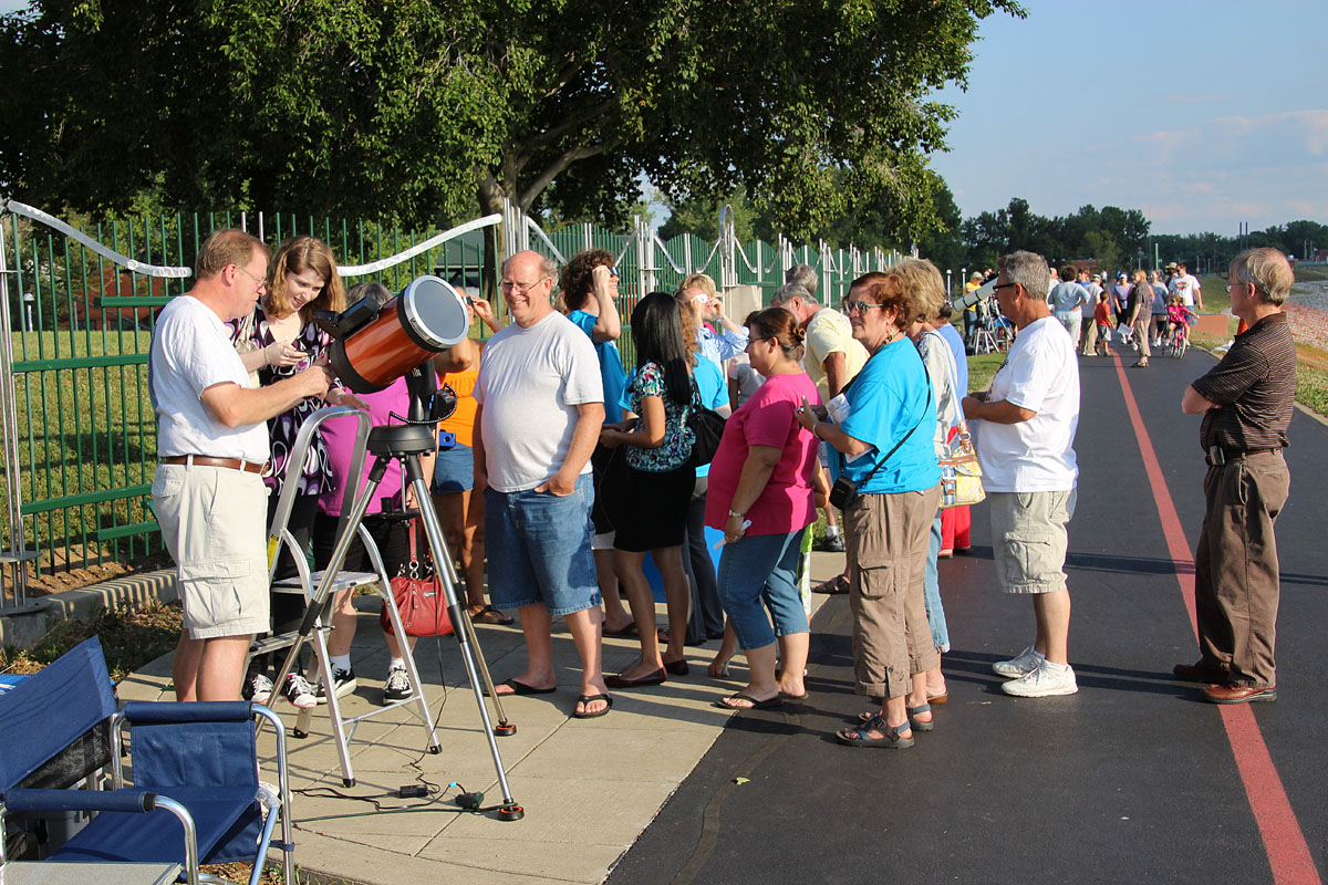 Observing the Venus Transit at the Evansville Museum 06/05/2012